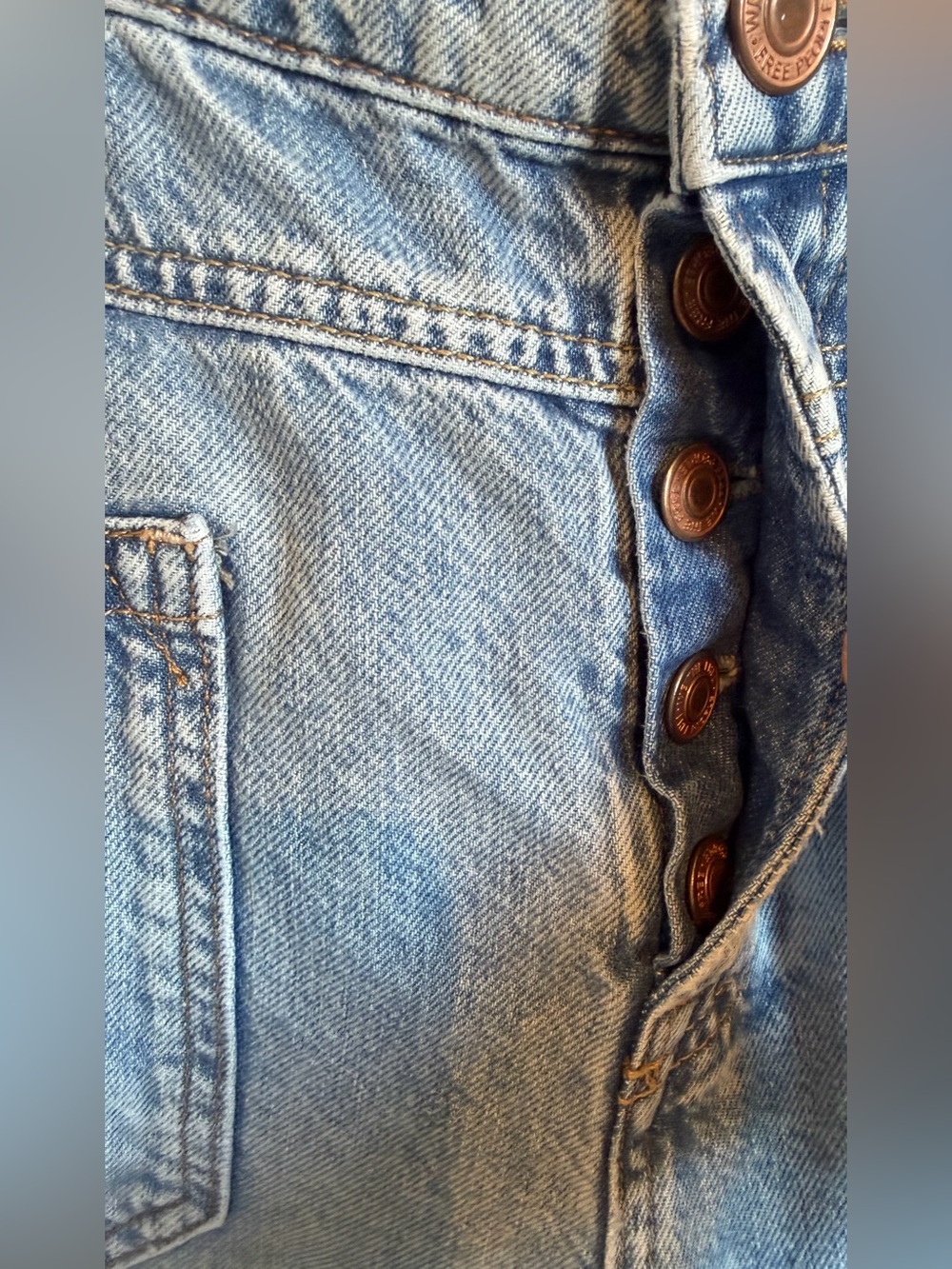 We The Free Palmer Baggy Denim. Very GUC Size 28 Lighter Blue 100% Cotton - Picture 5 of 7